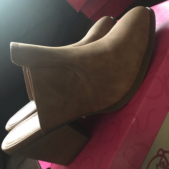 New Womens Camel Brown Sugar SGR Tag Mule - Picture 2 of 4